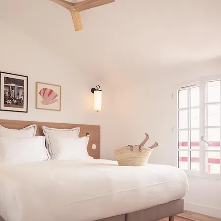 Laminak, The Originals Relais