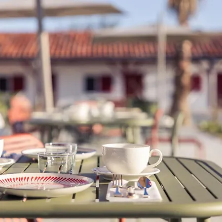 Laminak, The Originals Relais