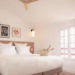 Laminak, The Originals Relais